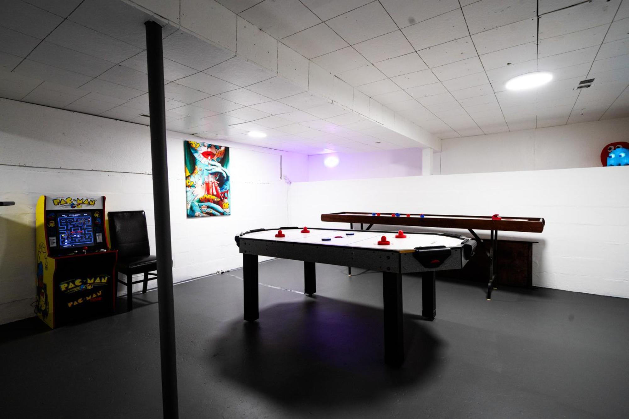 & Play - Family Friendly Holiday home Calgary