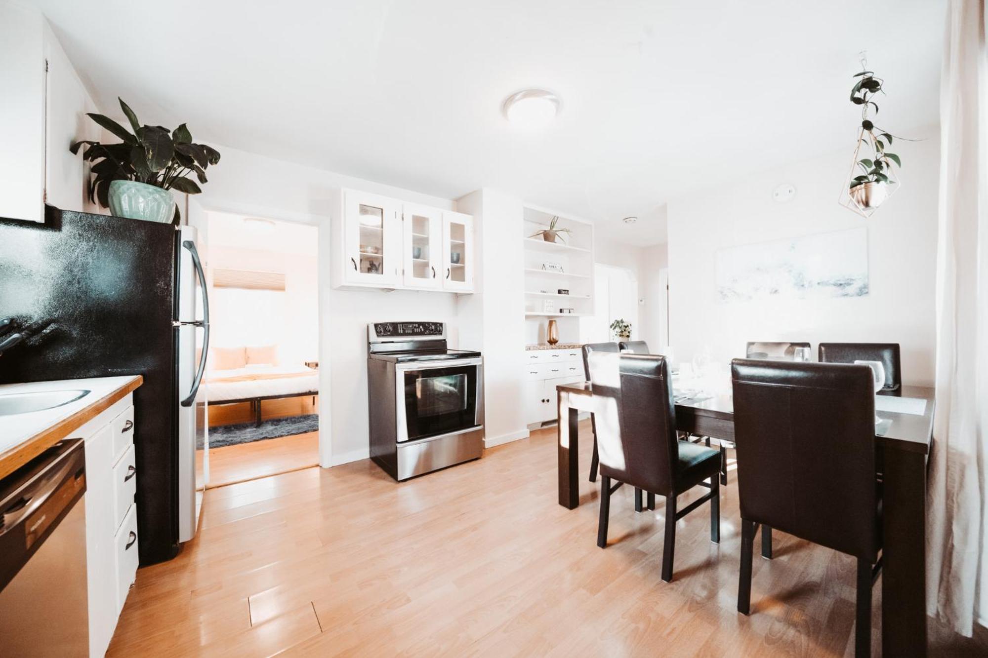 Holiday home & Play - Family Friendly Calgary
