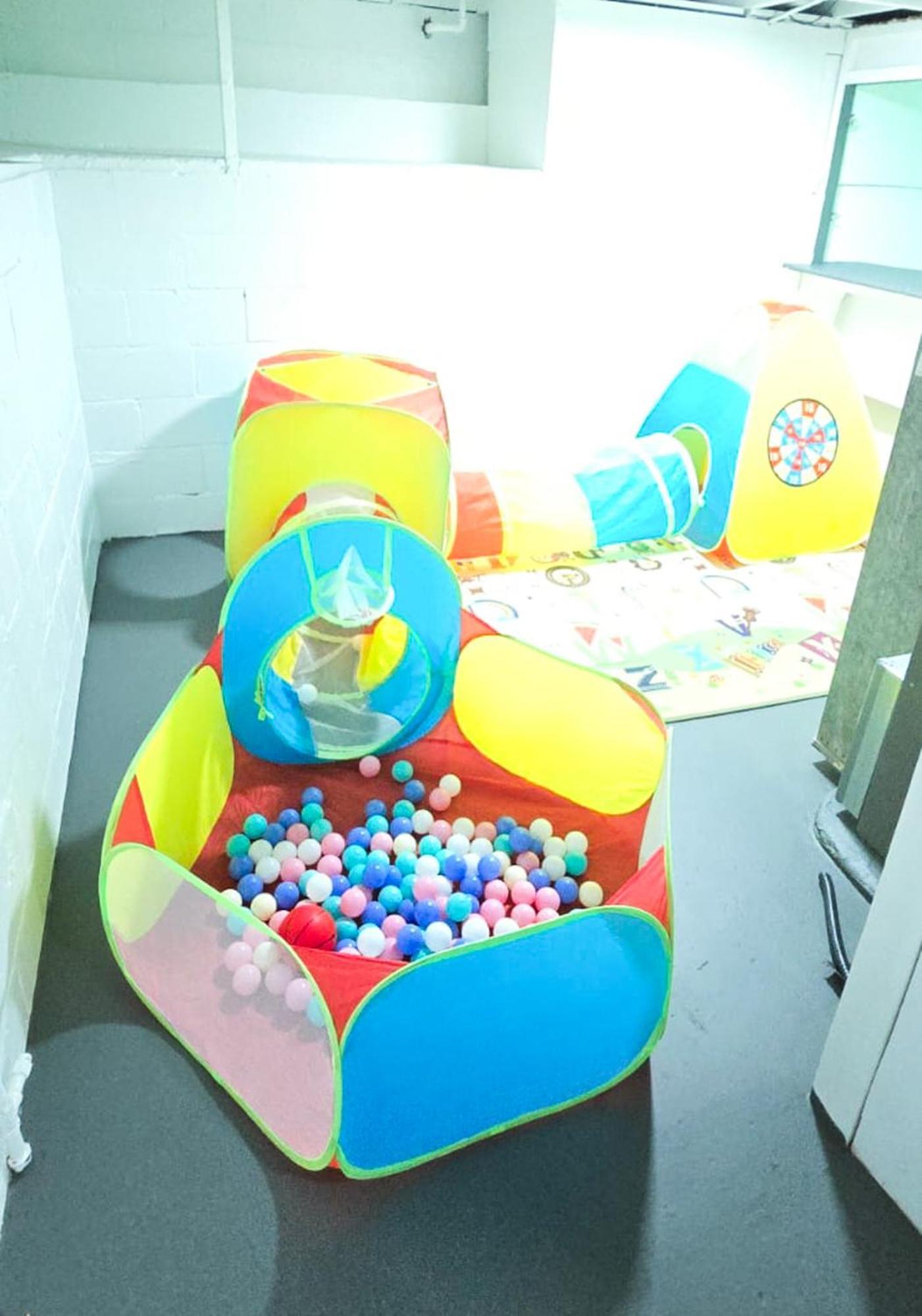 & Play - Family Friendly Holiday home Calgary