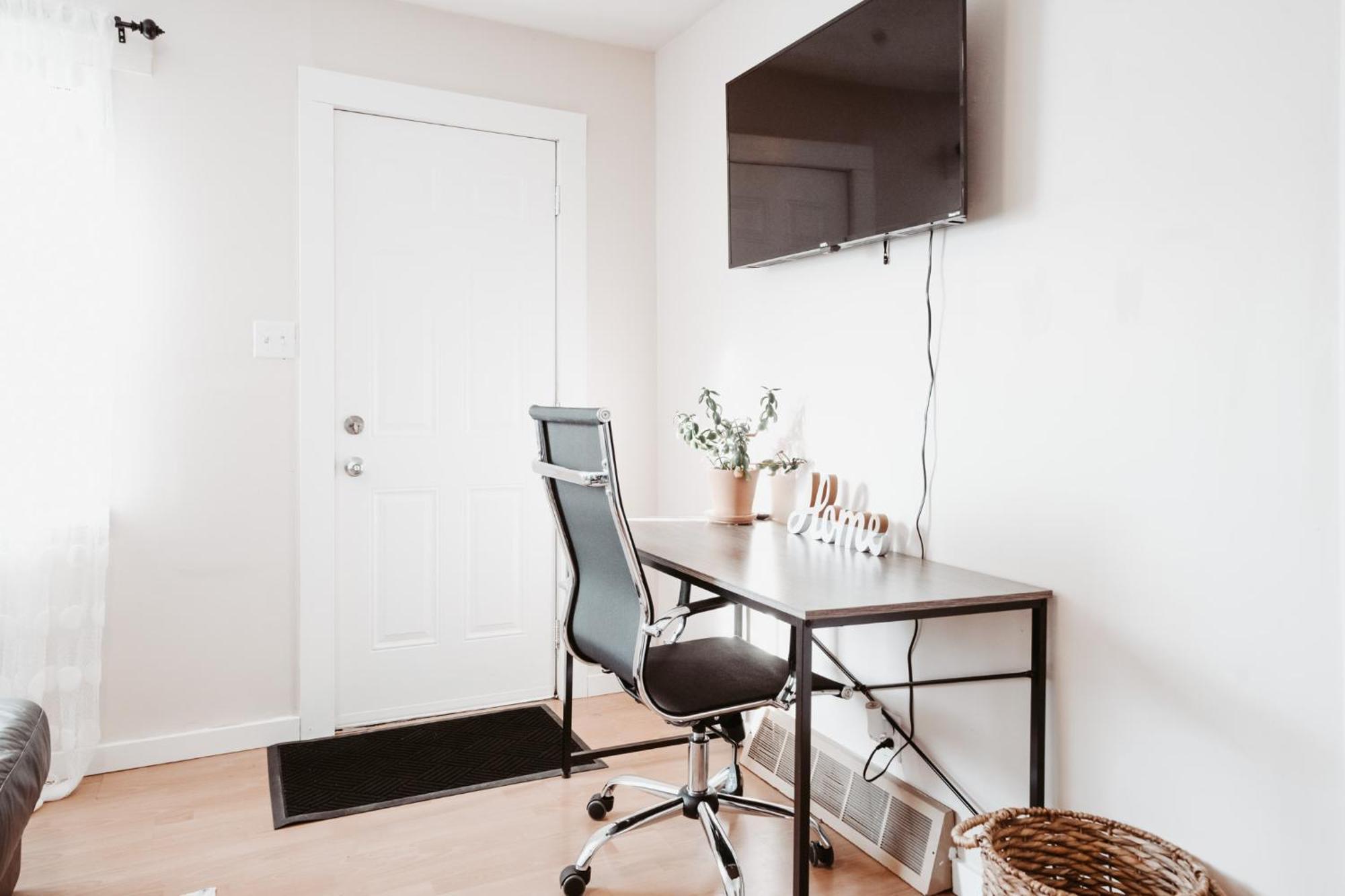 & Play - Family Friendly Holiday home Calgary